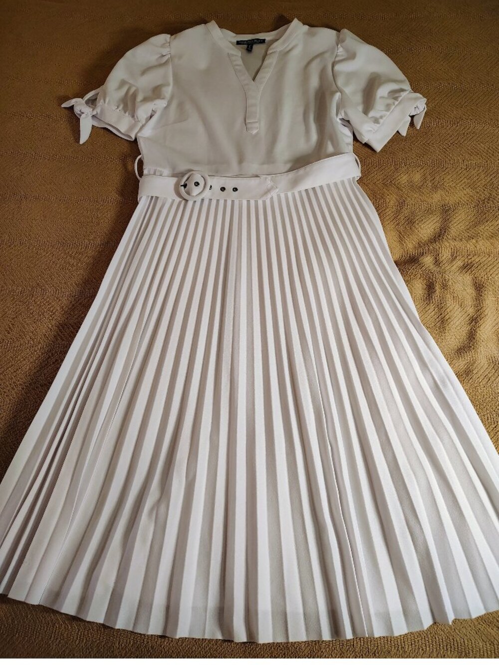 New! Elizabeth & Nicole Dress Sz XL (Sz 16)Pleated White Midi Short Sleeves Belt
